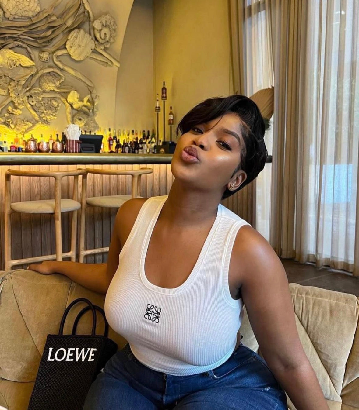 Women’s sophisticated tank top with logo patch summer