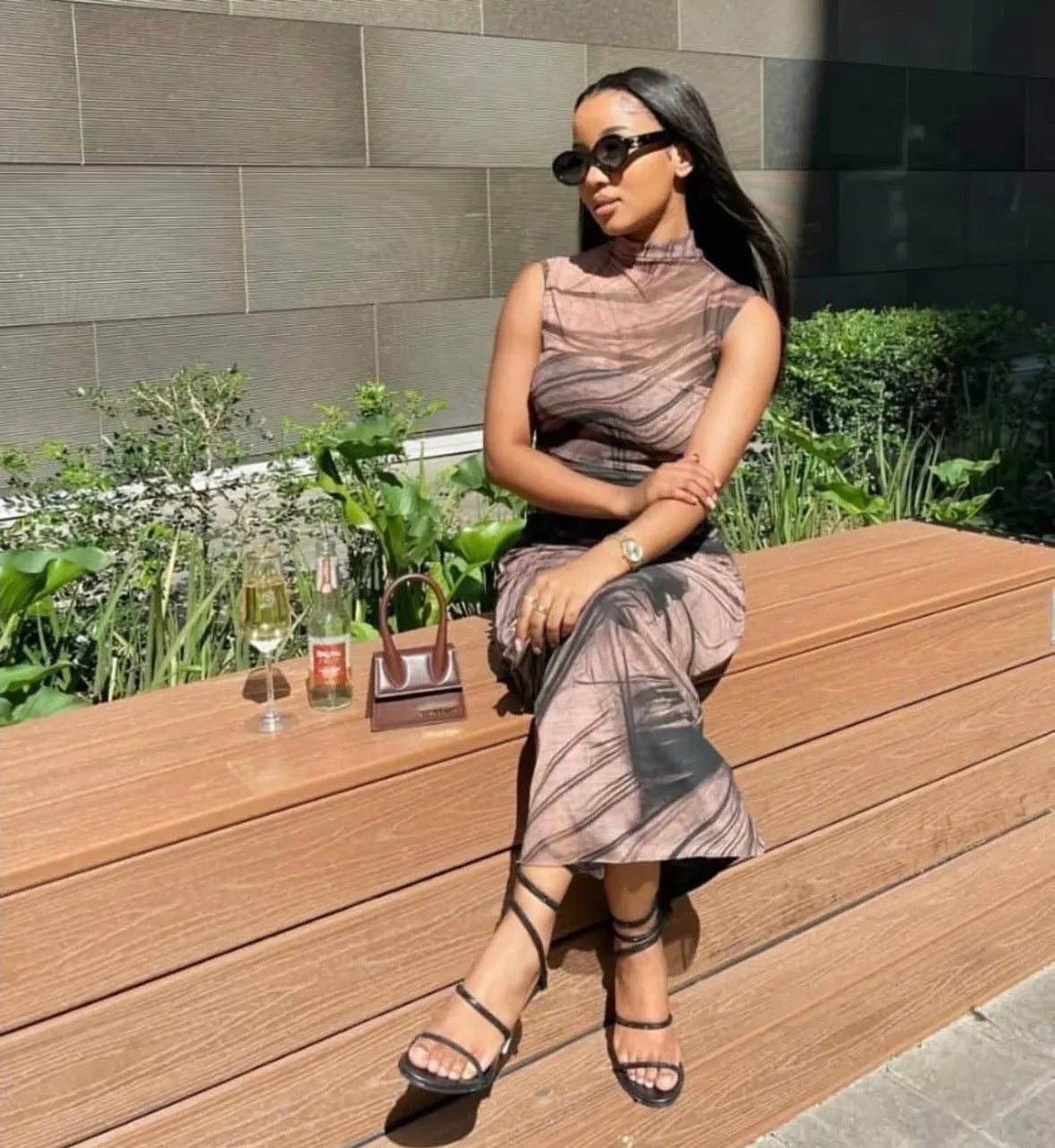 Women’s sleeveless elegant brown design dress