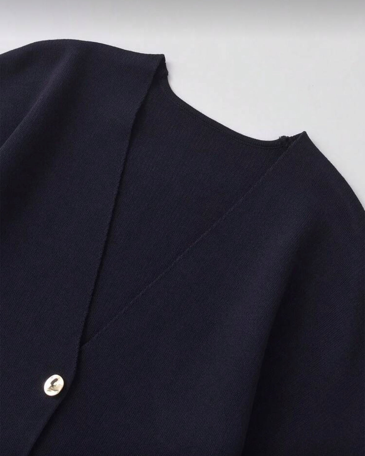 Women’s knitted solid colour v neck short sleeve cardigan