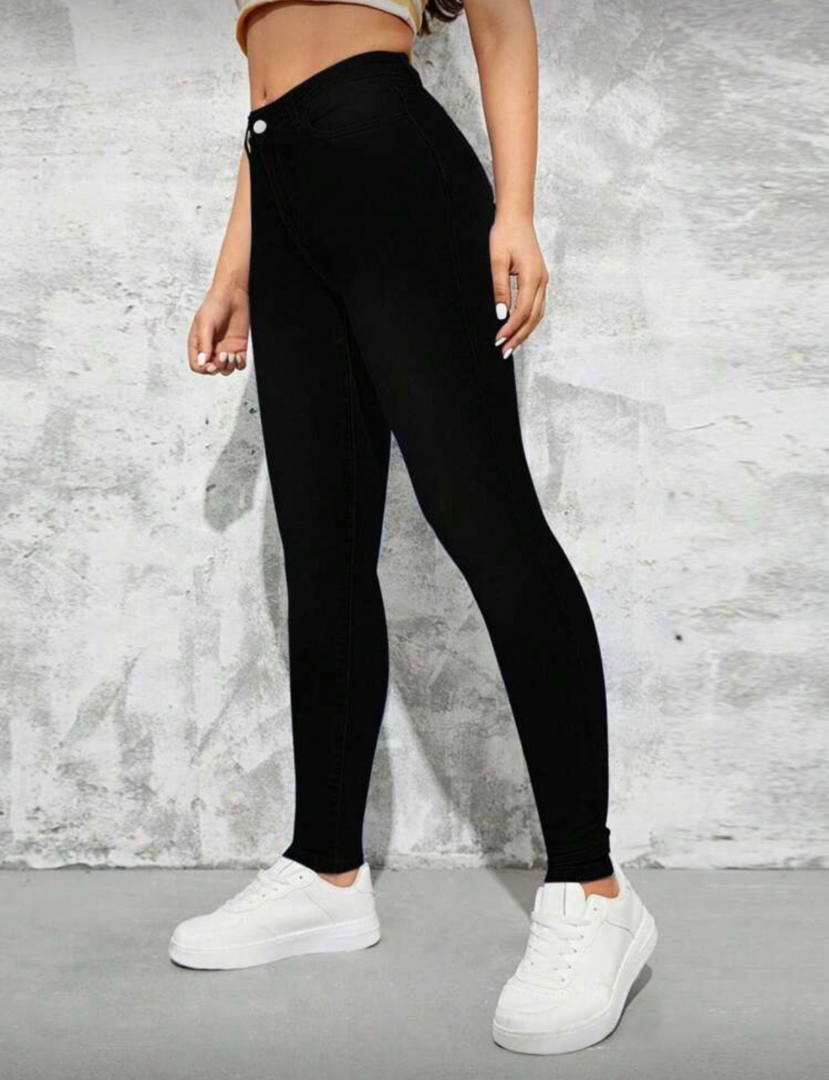 Black solid colour plain skinny jeans for women