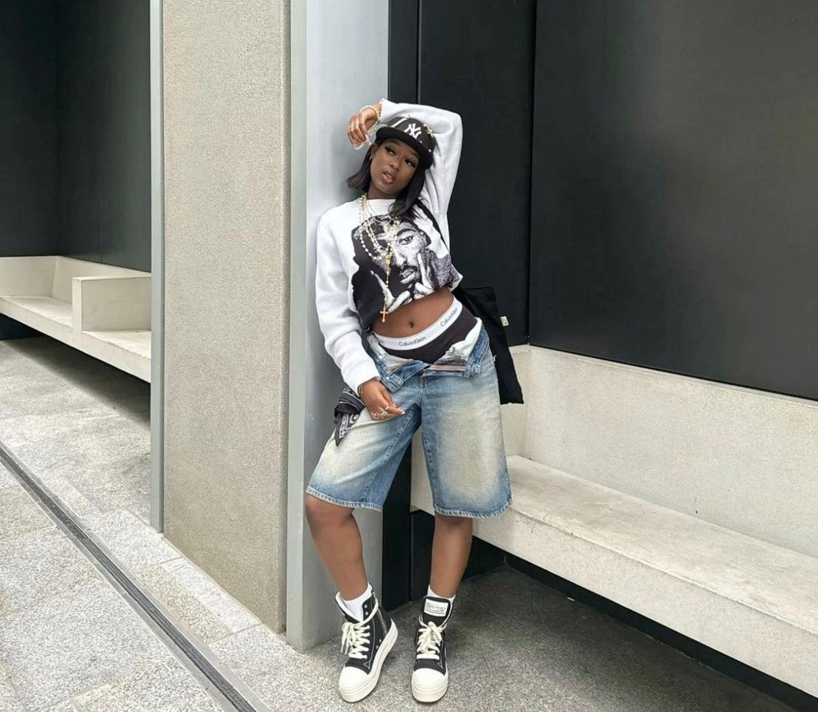 Women’s medium wash brown faded loose street y2k denim shorts jorts