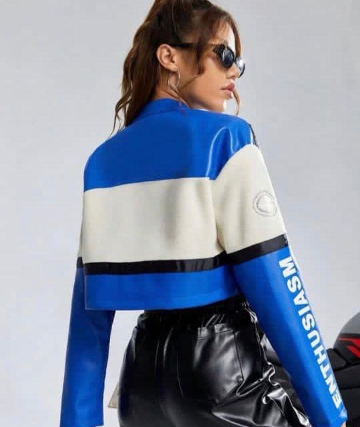 Women’s cropped leather sophisticated long sleeve zip up jacket