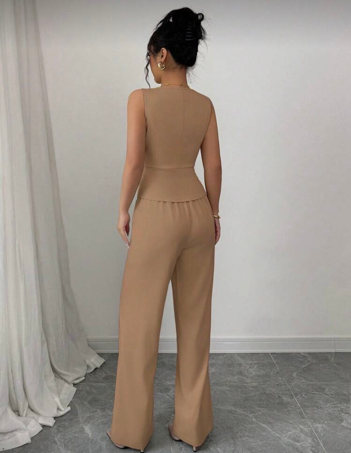 Women’s elegant solid colour button vest and loose pants