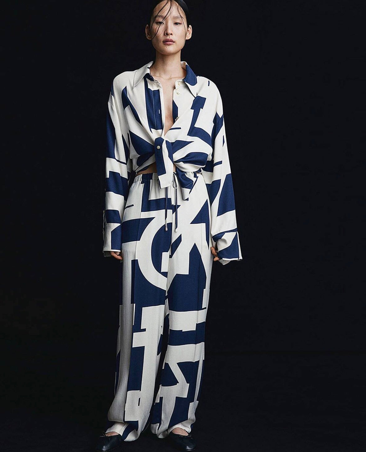 Women’s 2 pc 2 colour blue and white long sleeve shirt with tie and loose pants set