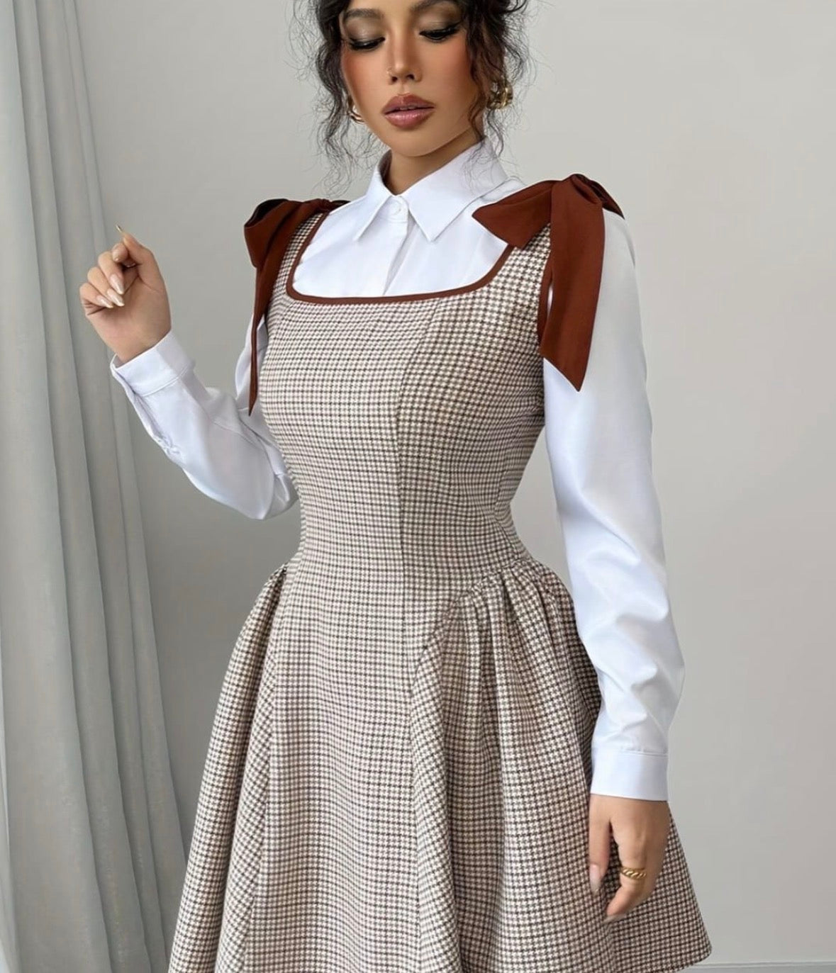 Women’s elegant contrast colour strap dress