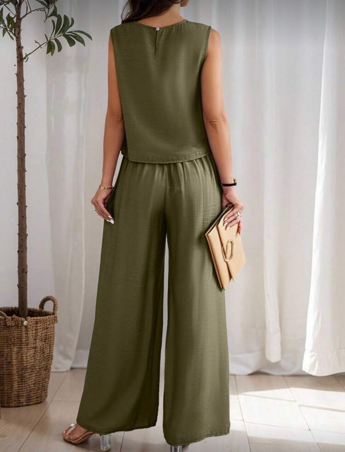 Solid colour vest and loose baggy pants for women