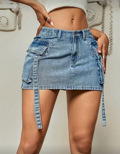 Women’s short string pocket light wash denim skirt
