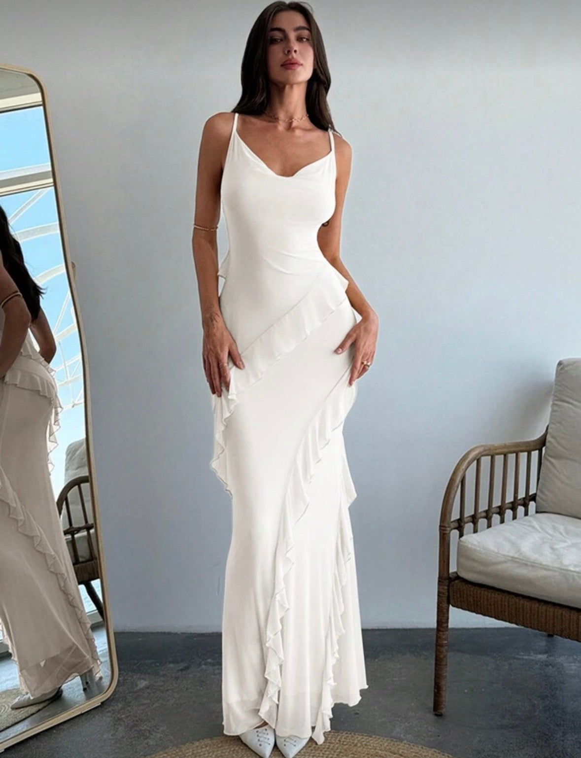 Women’s beautiful elegant stylish backless sleeveless long dress