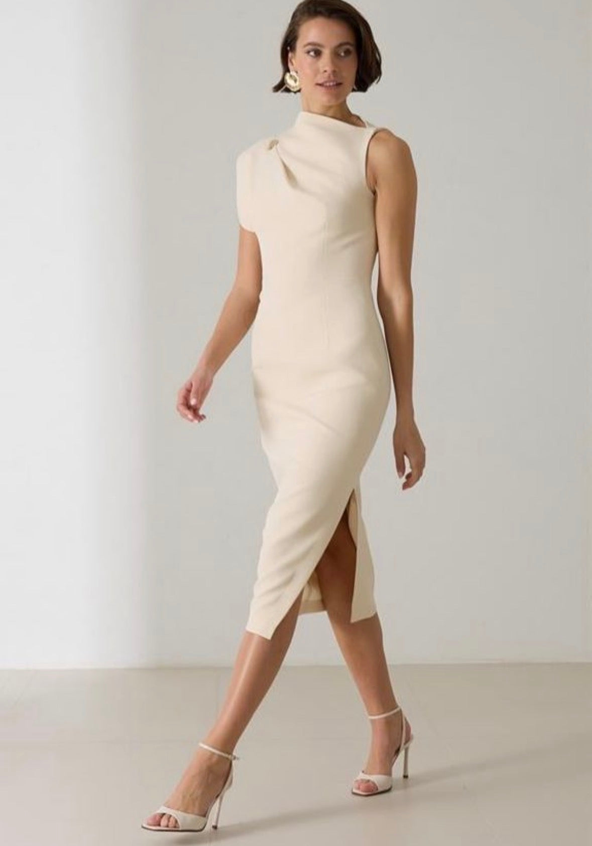 Women’s elegant long one quarter sleeve round neck with design dress