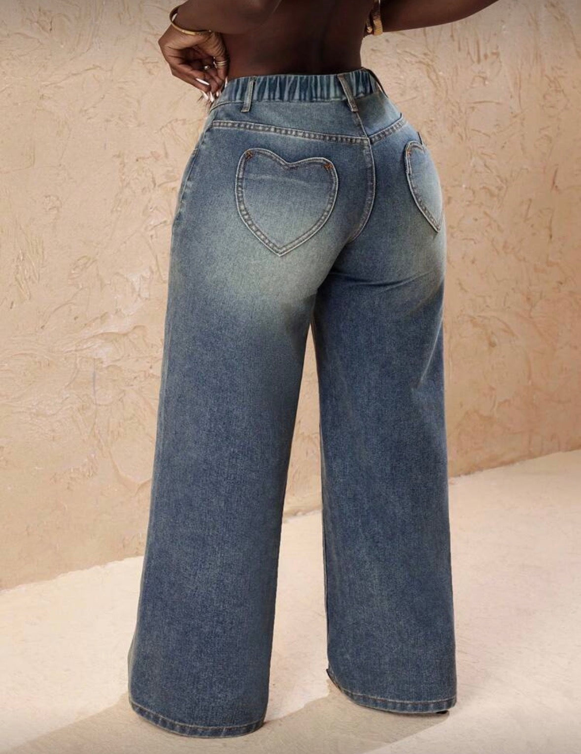Women’s medium faded heart pocket solid colour loose denim jeans