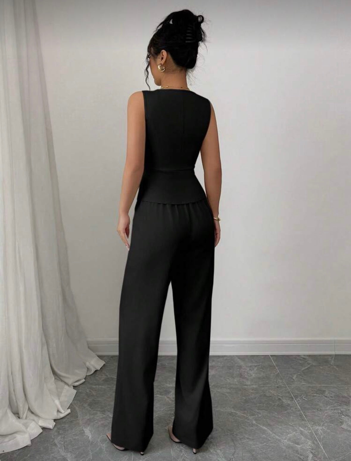 Women’s elegant solid colour button vest and loose pants