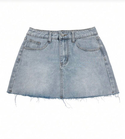 Women’s light wash plain outerwear denim skirt