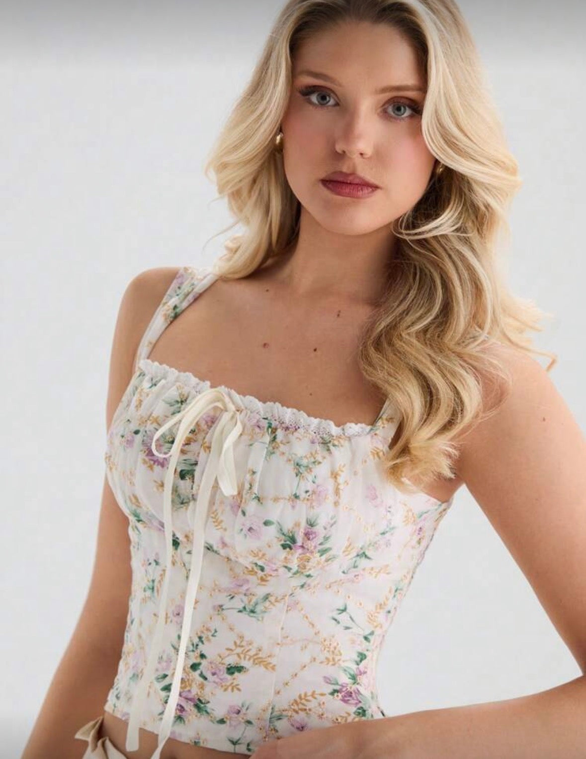 Women’s cute floral cropped strap on flower top