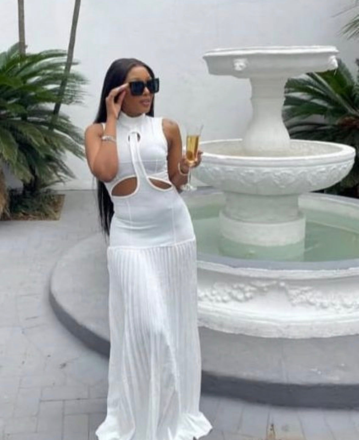 Women’s sleeveless elegant outerwear sophisticated long dress