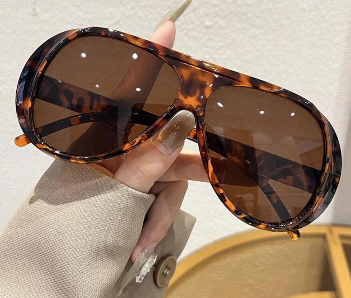 1 pc Women Plastic Cheetah Print Aviator Full Frame Tinted Lens glasses