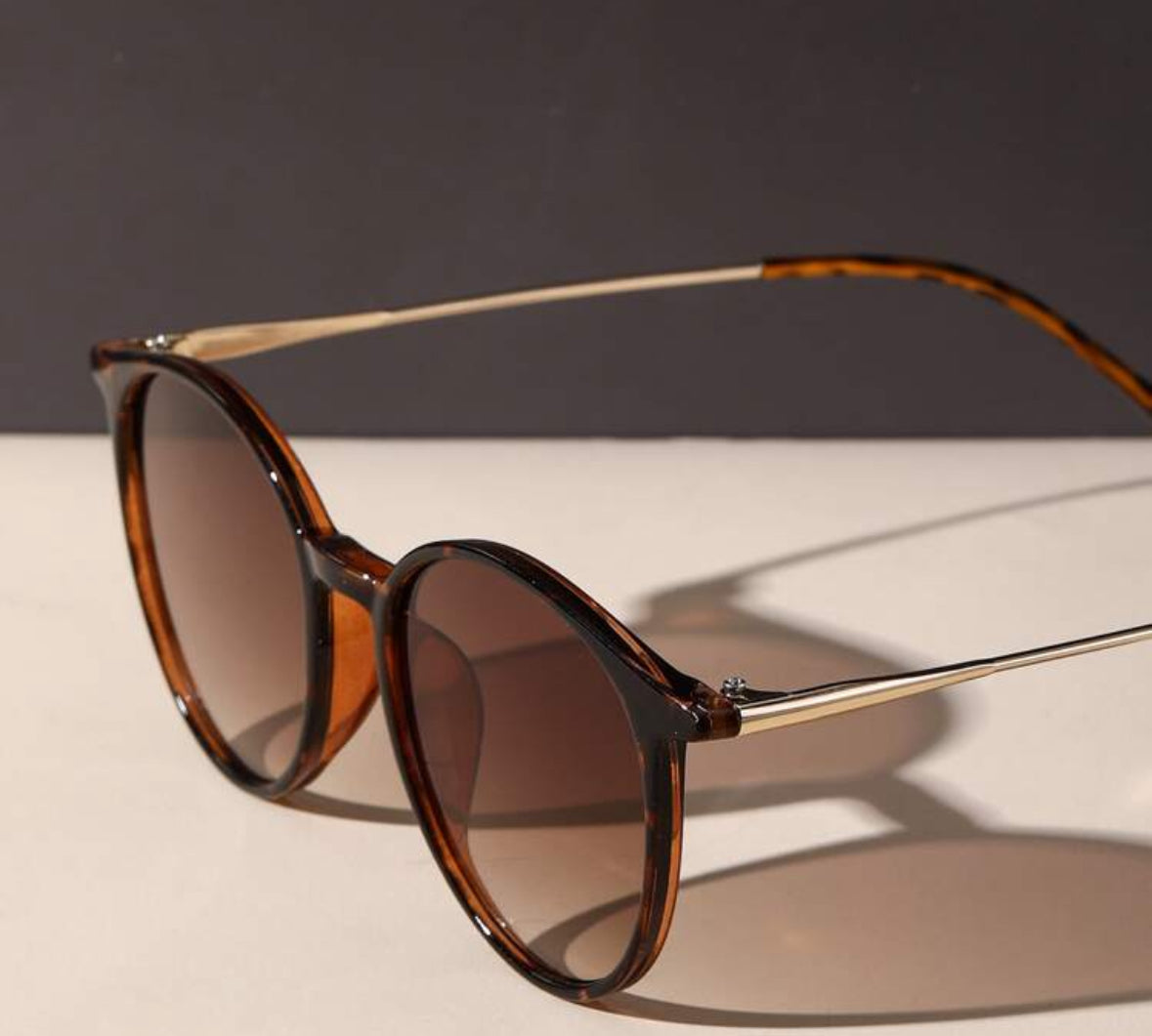 1PC Women Casual Style Plastic Leopard Round UV Protection Sunglasses