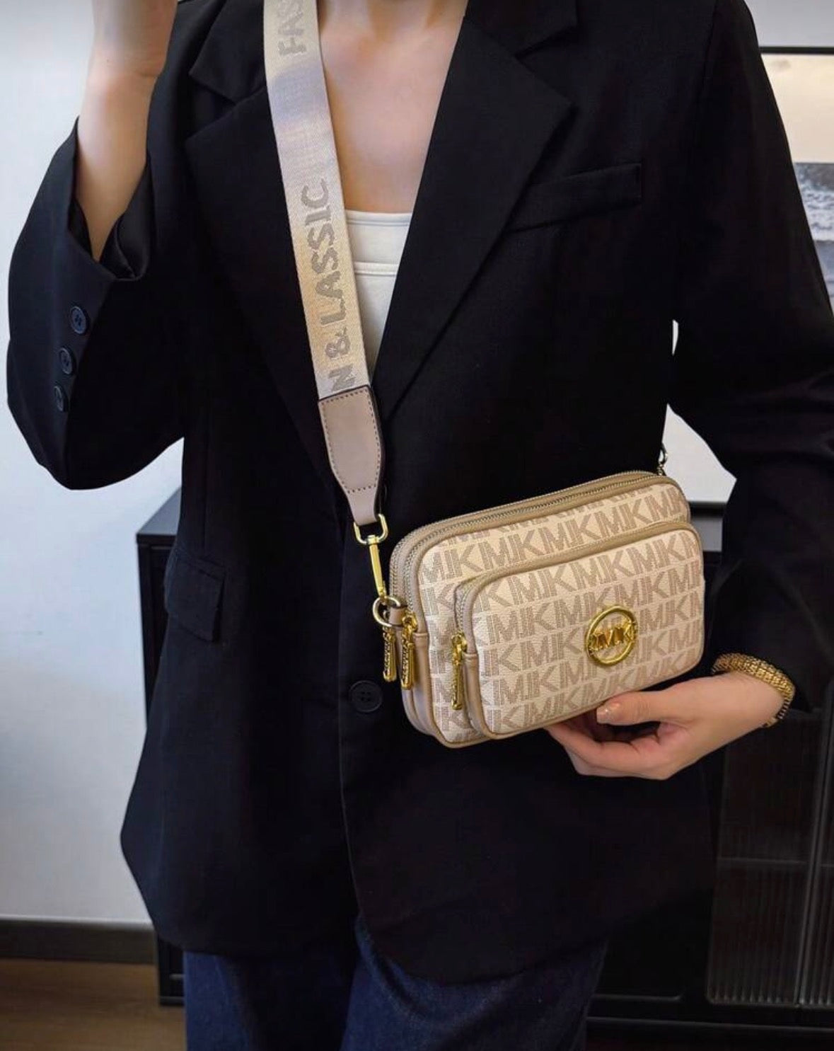 Fashion classic logo design shoulder bag for women