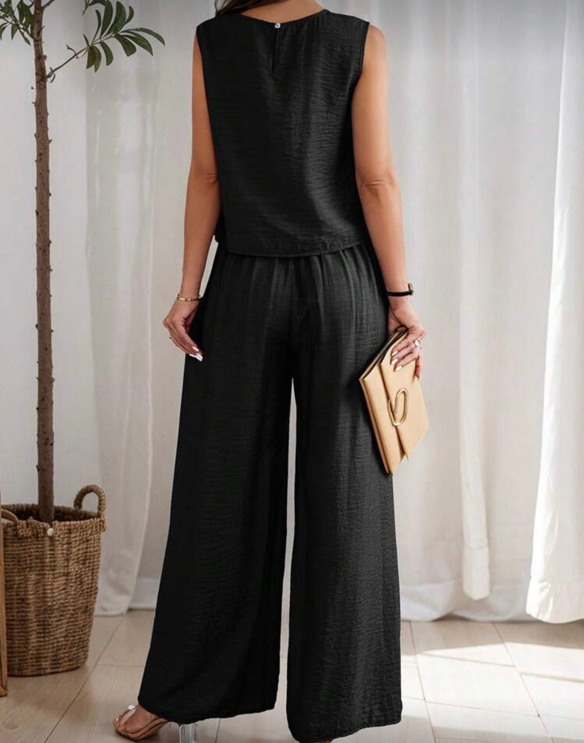 Solid colour vest and loose baggy pants for women