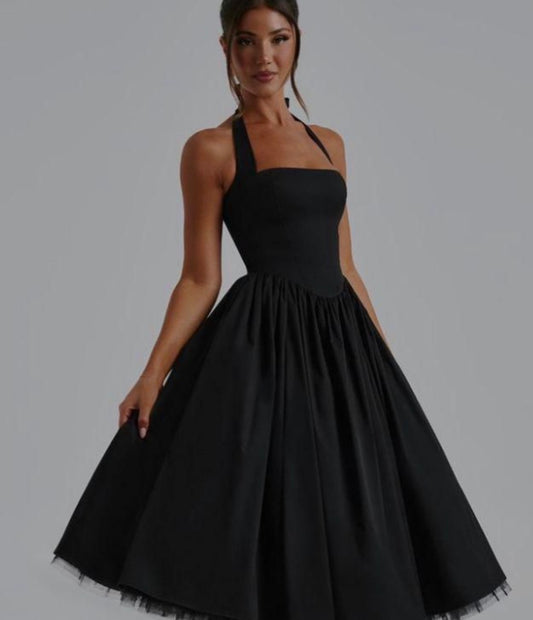 Women’s solid colour sleeveless strap on open chest elegant dress