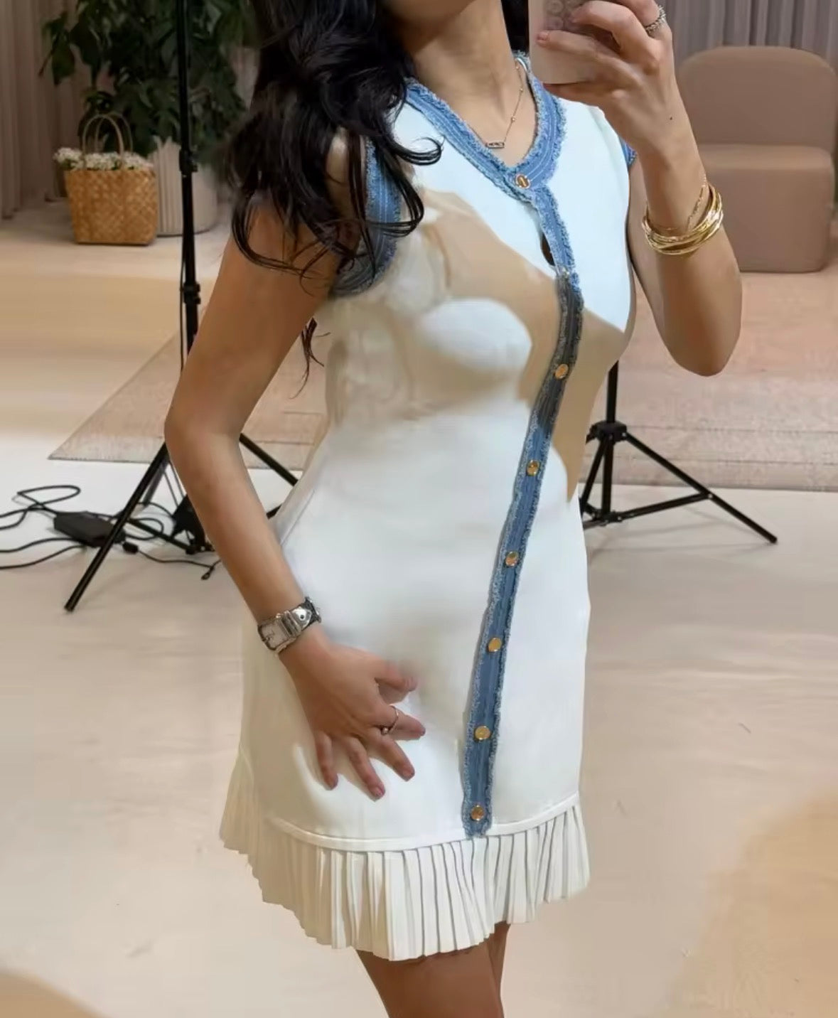 Women’s button strip middle v neck sleeveless mini dress