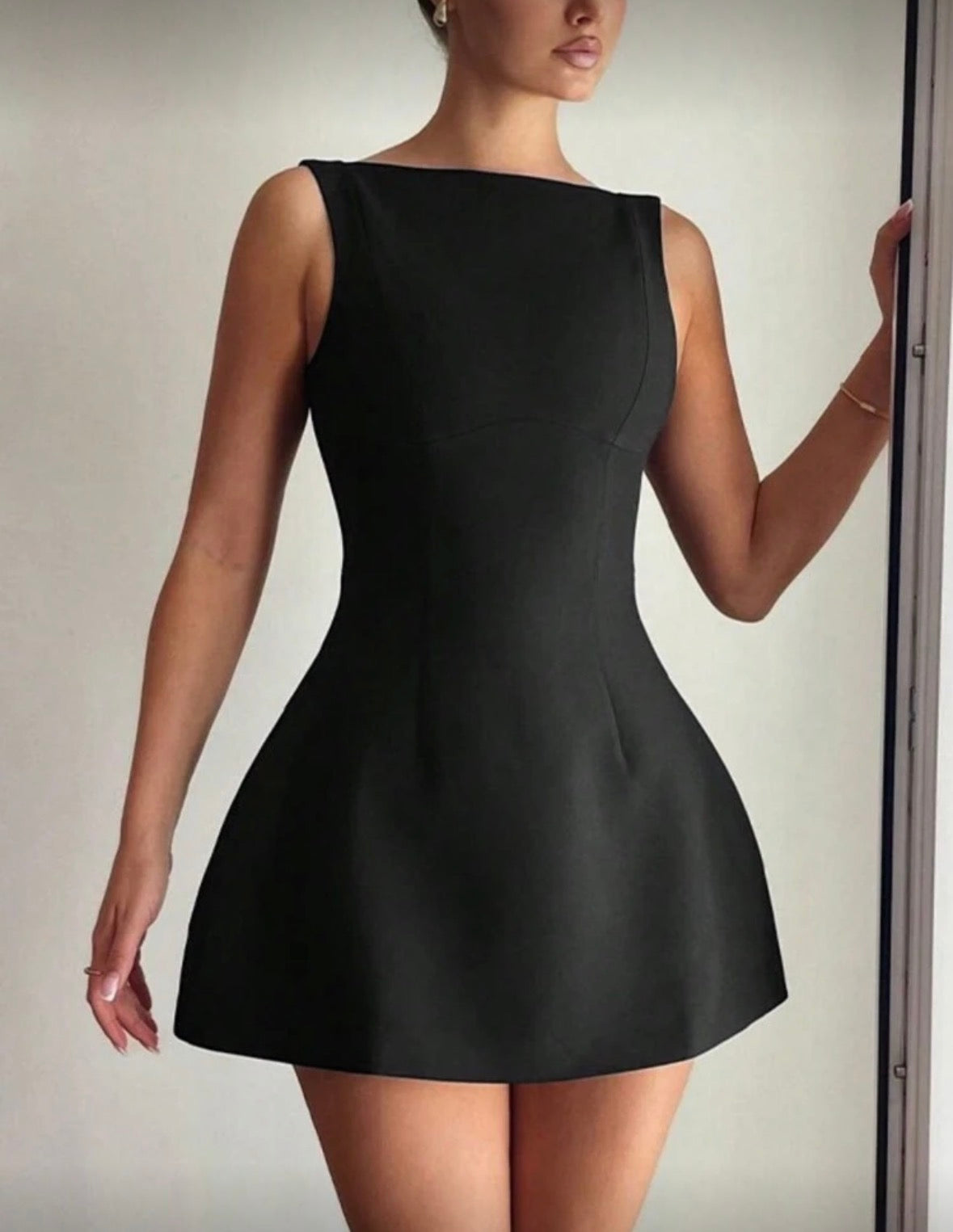 Women’s solid colour minimalist sleeveless backless dress