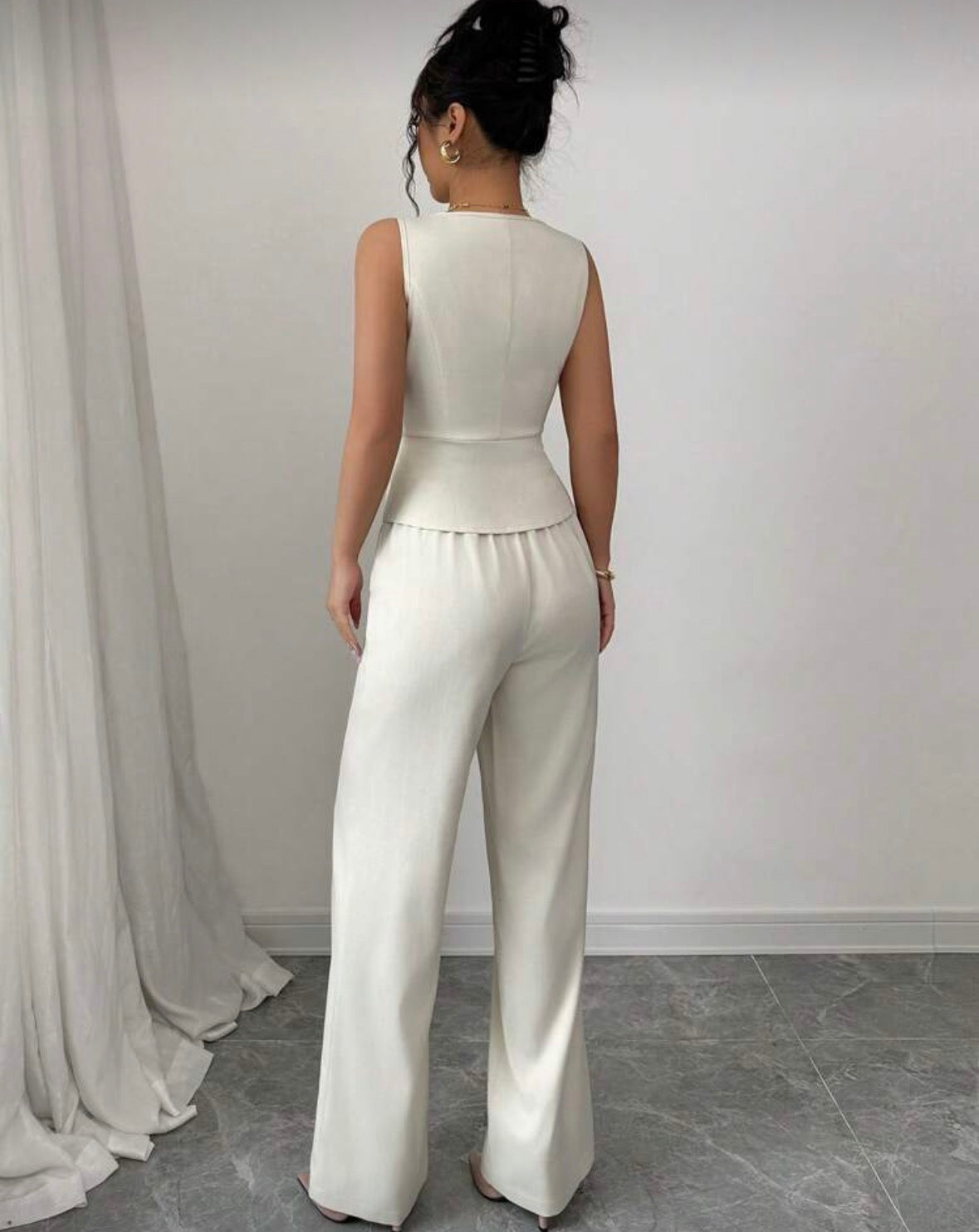 Women’s elegant solid colour button vest and loose pants