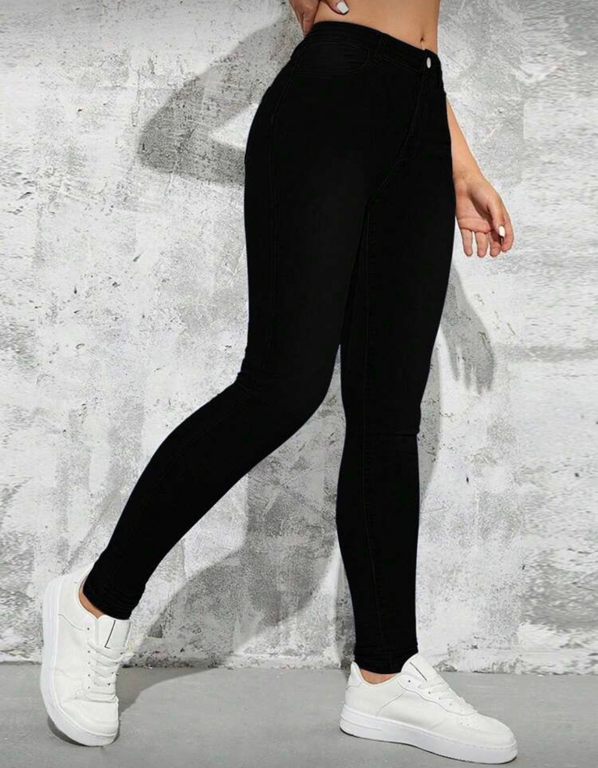 Black solid colour plain skinny jeans for women