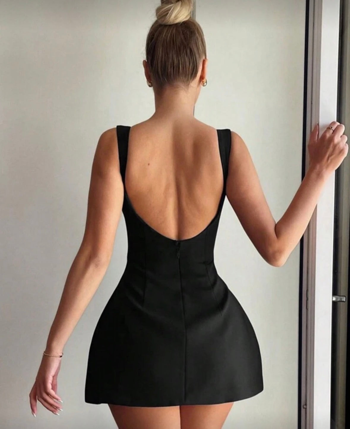 Women’s solid colour minimalist sleeveless backless dress