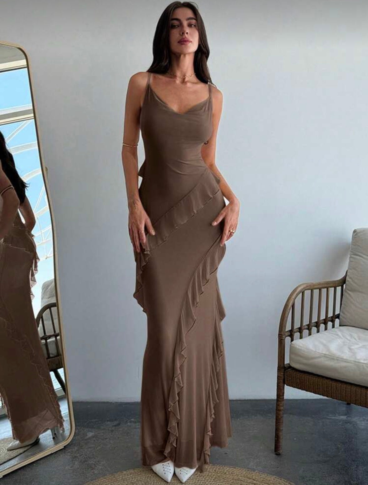 Women’s beautiful elegant stylish backless sleeveless long dress