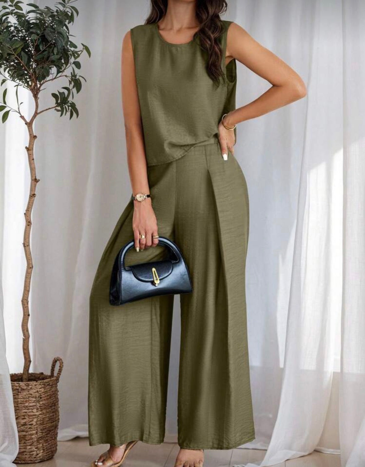 Solid colour vest and loose baggy pants for women