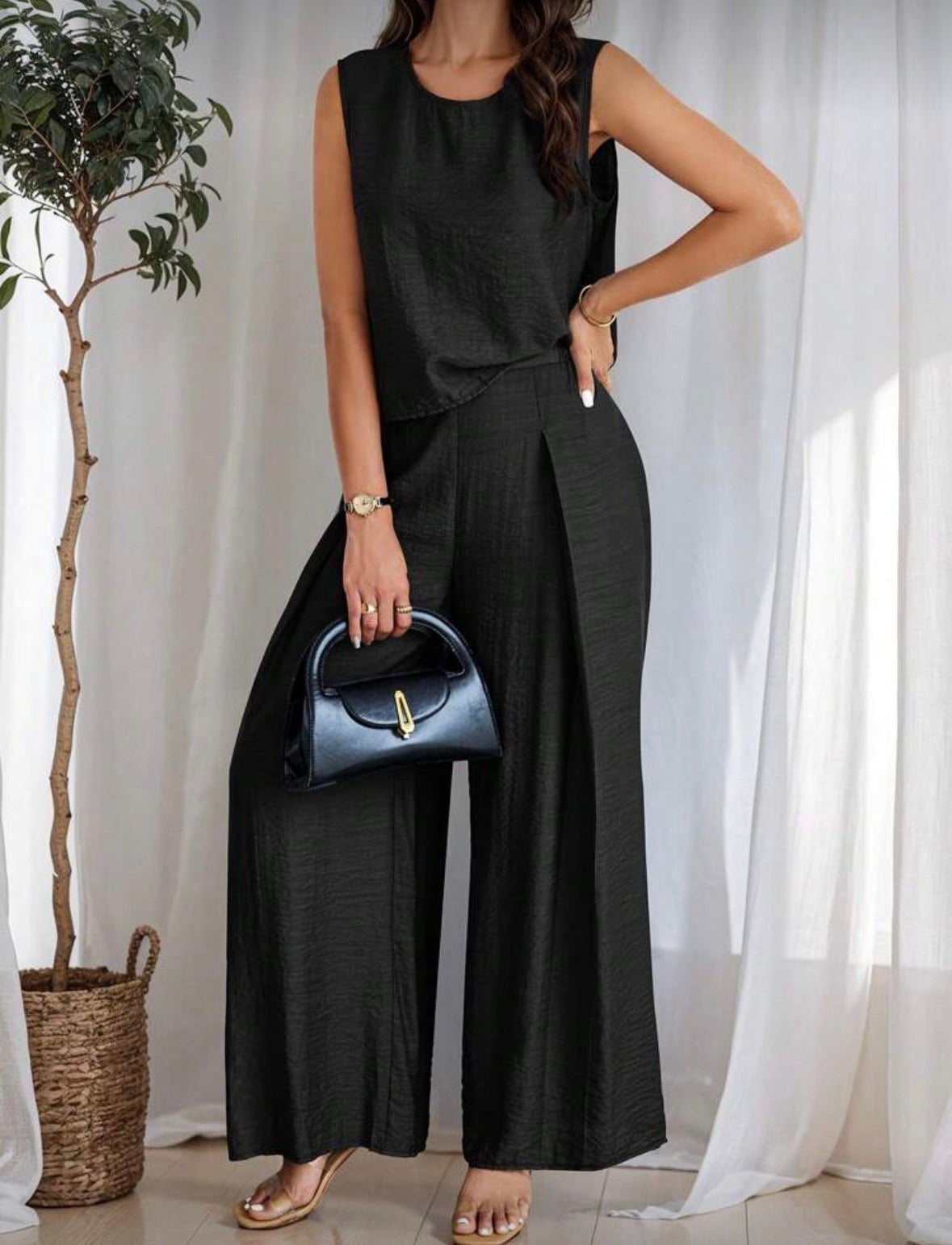 Solid colour vest and loose baggy pants for women