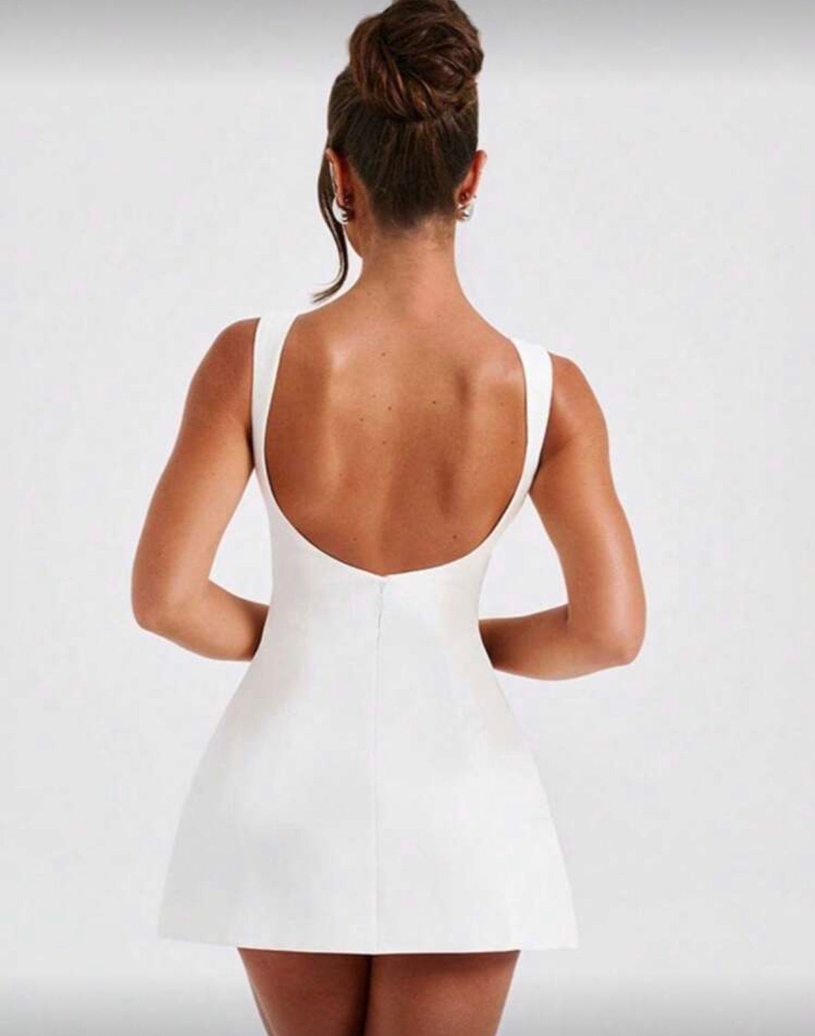 Women’s solid colour minimalist sleeveless backless dress
