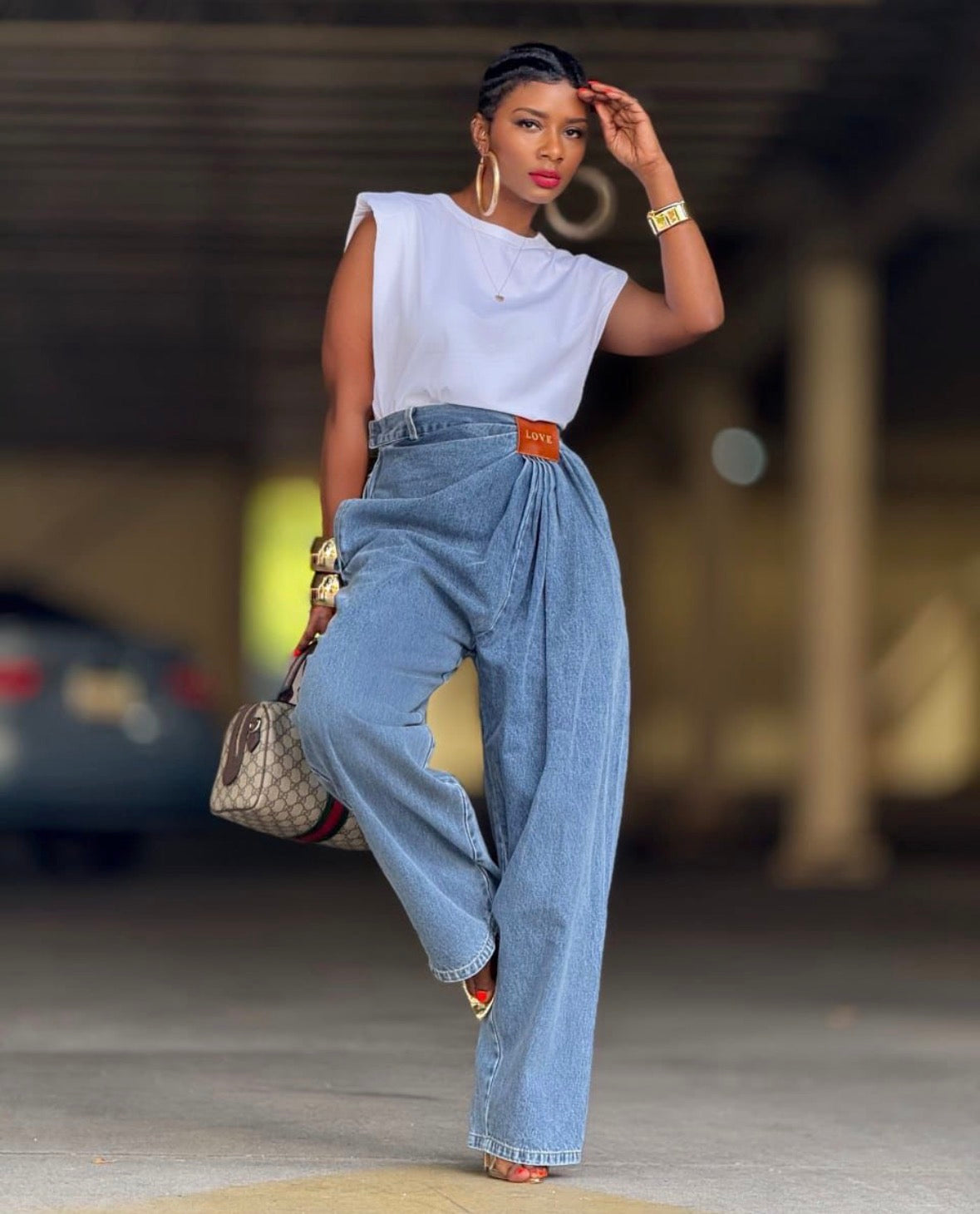 Women’s blue twist loose denim jeans