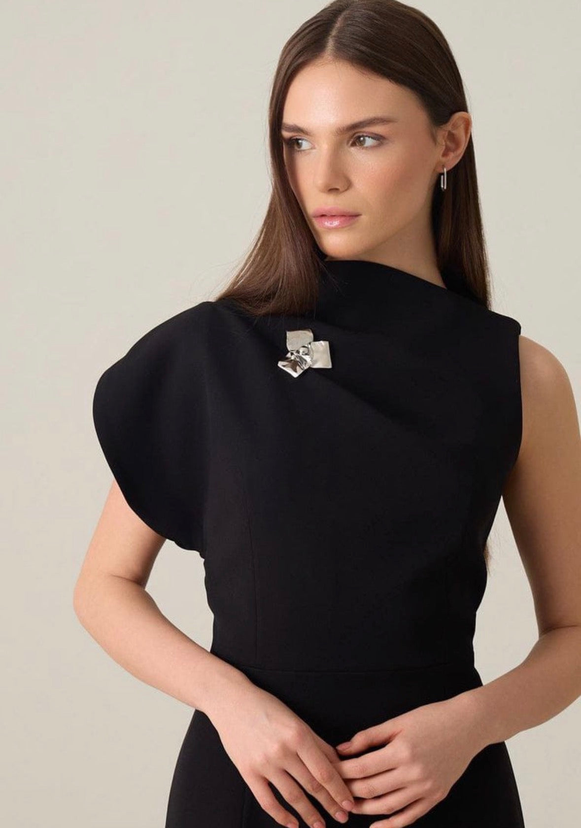 Women’s elegant long one quarter sleeve round neck with design dress