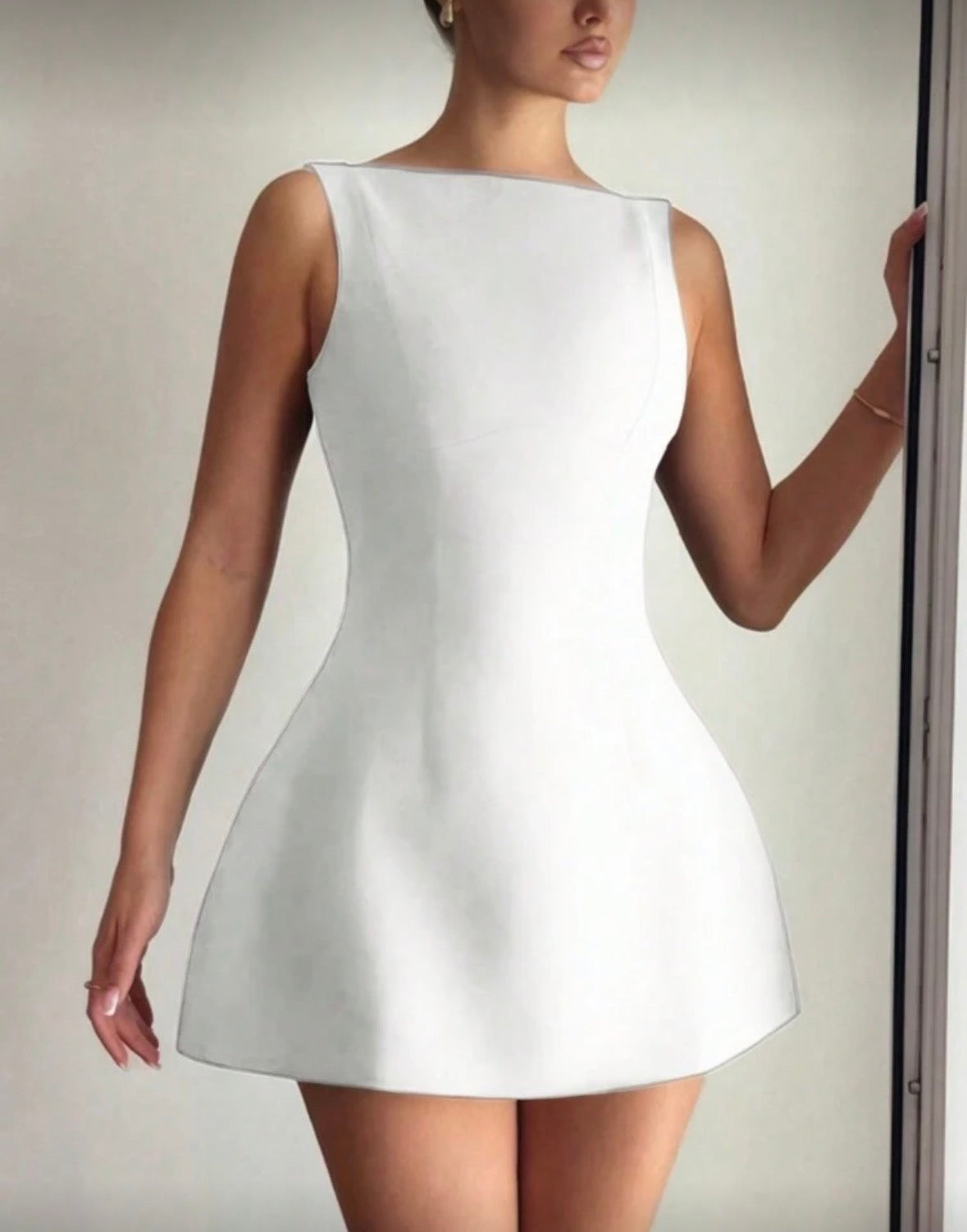 Women’s solid colour minimalist sleeveless backless dress